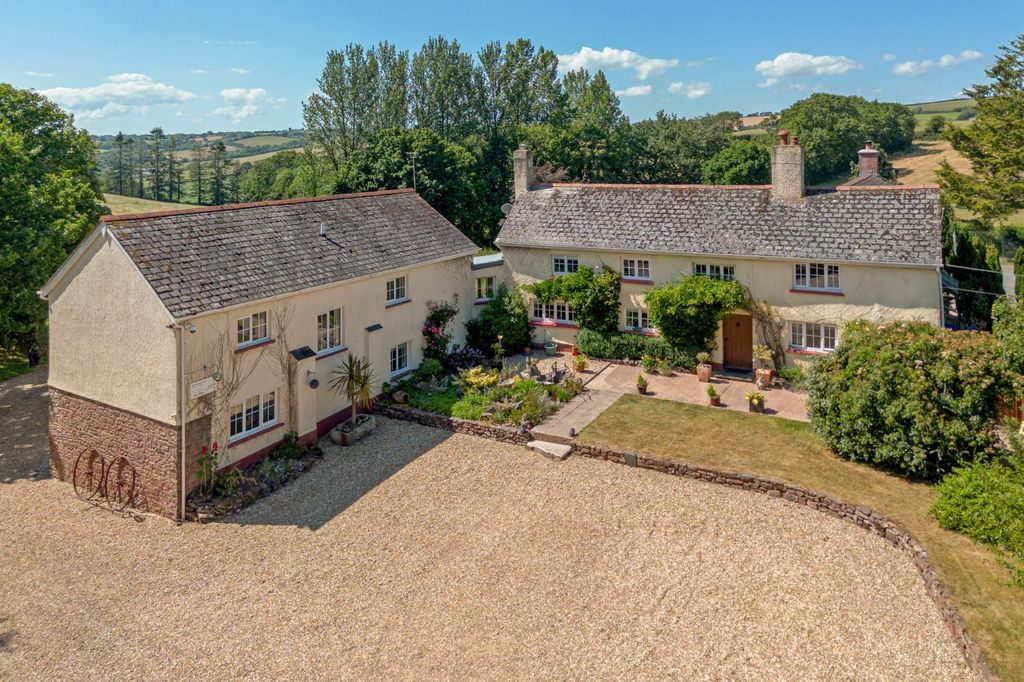 Property photo 2 of 31 Redyeates
