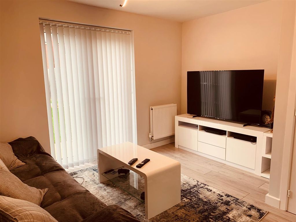 Property photo 3 of 8 Lounge.Jpg