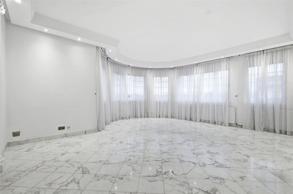 Property photo 2 of 13 Picture No. 03