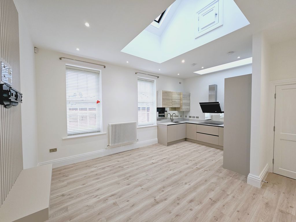 Property photo 3 of 8 Photo 5