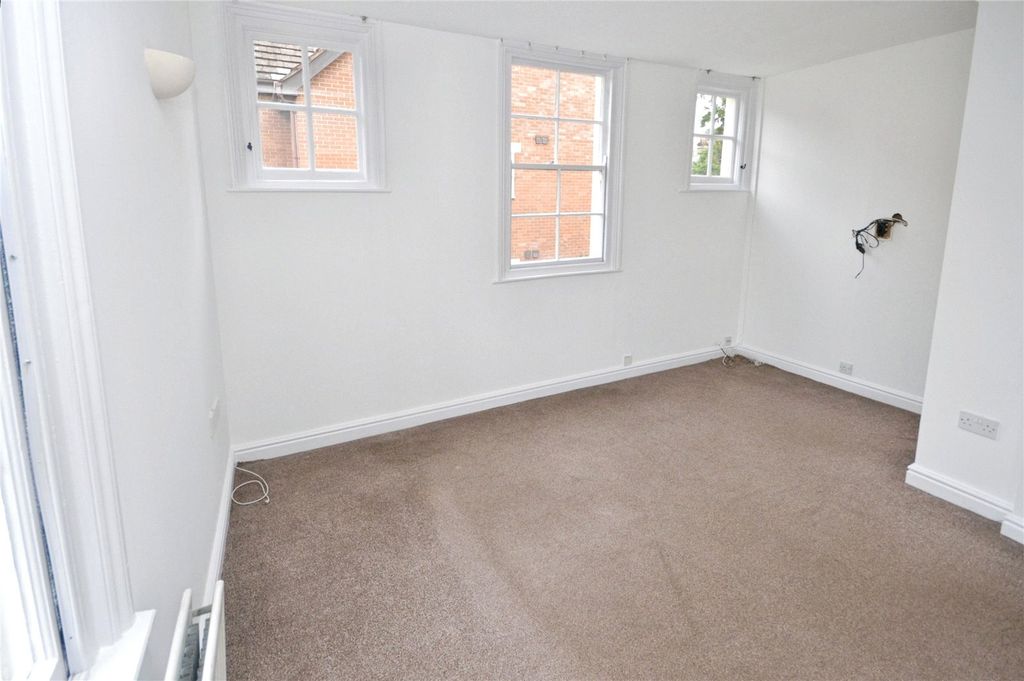 Property photo 2 of 9 Picture No. 16