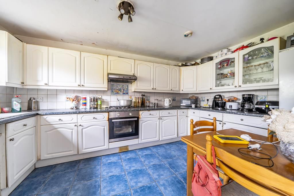 Property photo 2 of 18 Kitchen