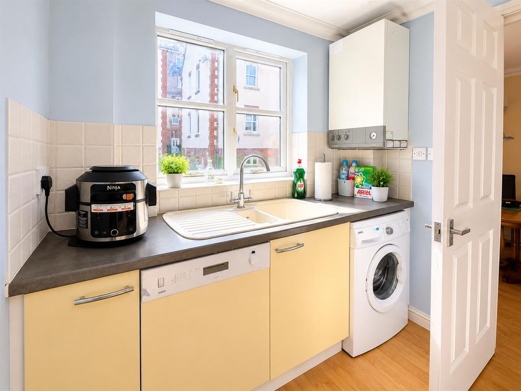 Property photo 2 of 11 Kithcen