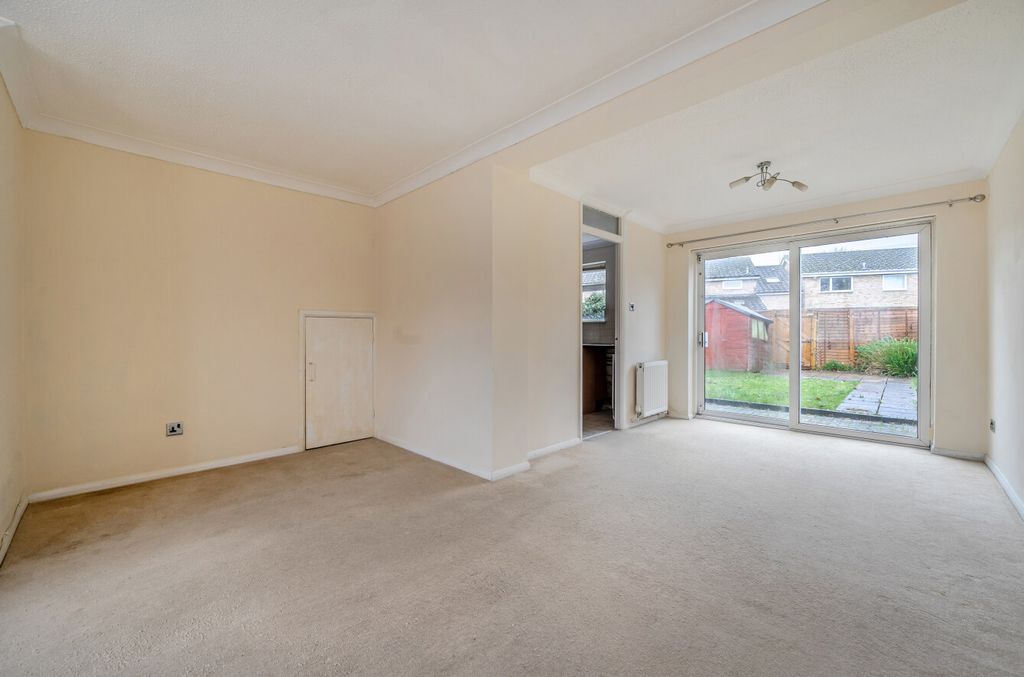 Property photo 2 of 8 1382393-22-691740...