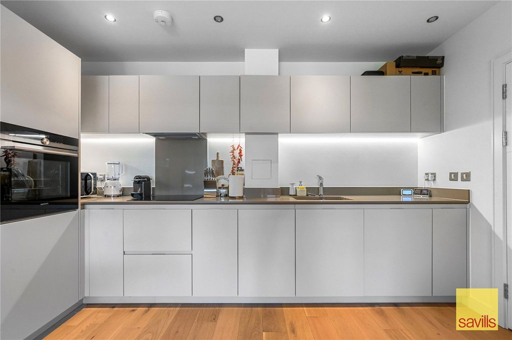Property photo 2 of 18 Kitchen