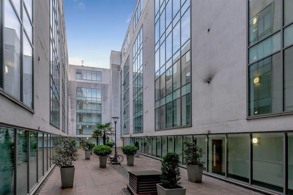 Property photo 3 of 8 Ludgate Courtyard.Jpg