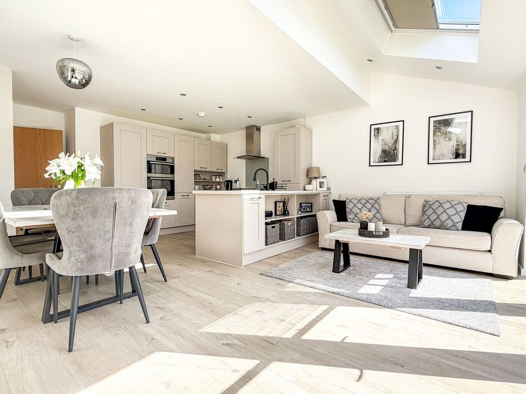 Property photo 2 of 24