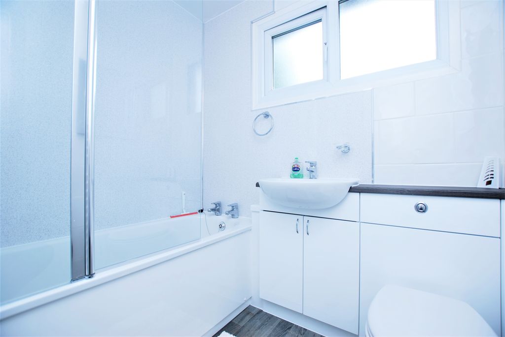 Property photo 3 of 9 Photo 02