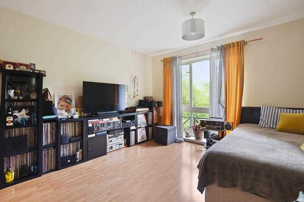 Property photo 2 of 12 Lounge