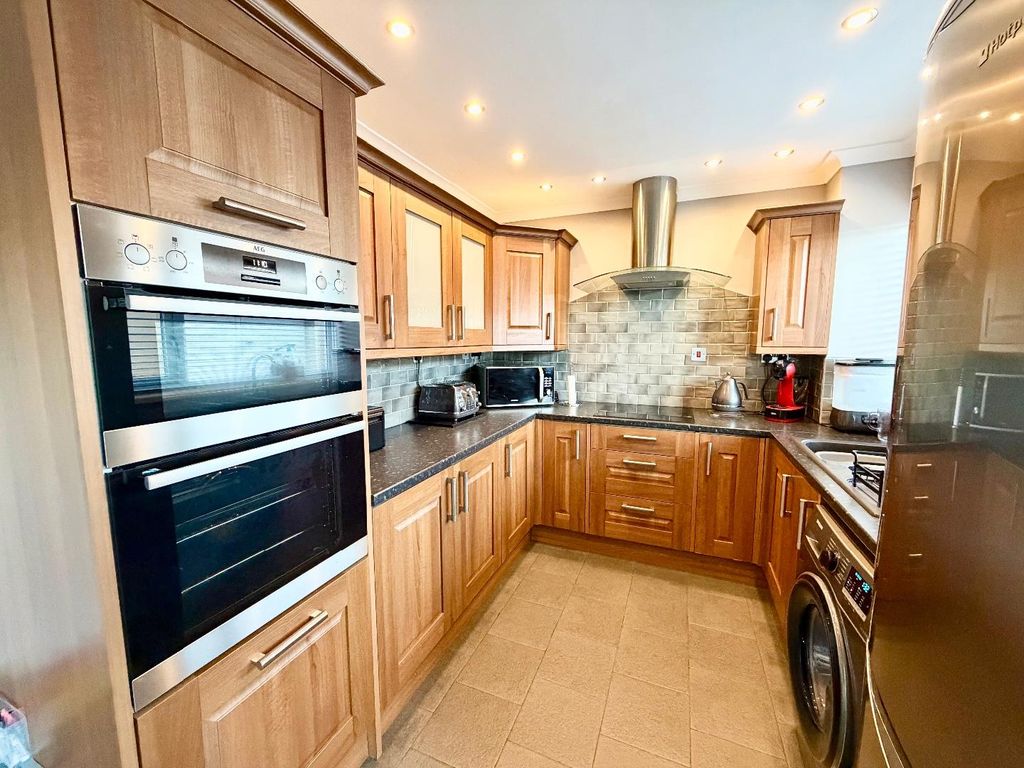 Property photo 3 of 13 Kitchen