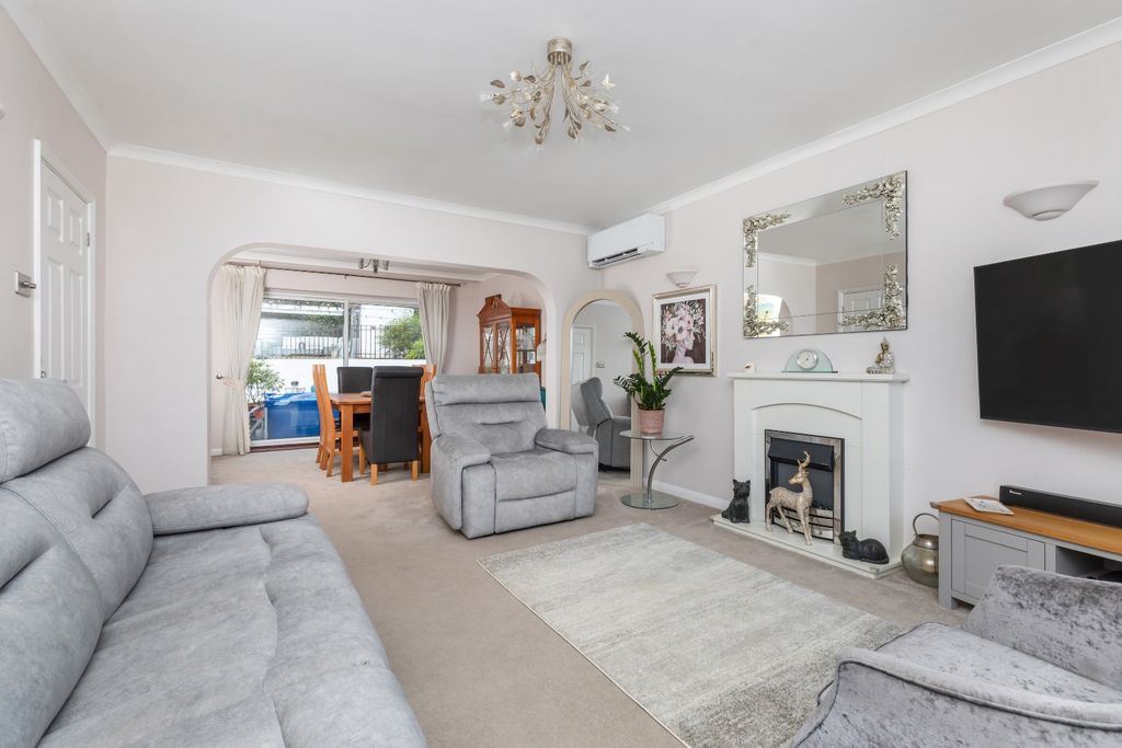 Property photo 2 of 17 5381825