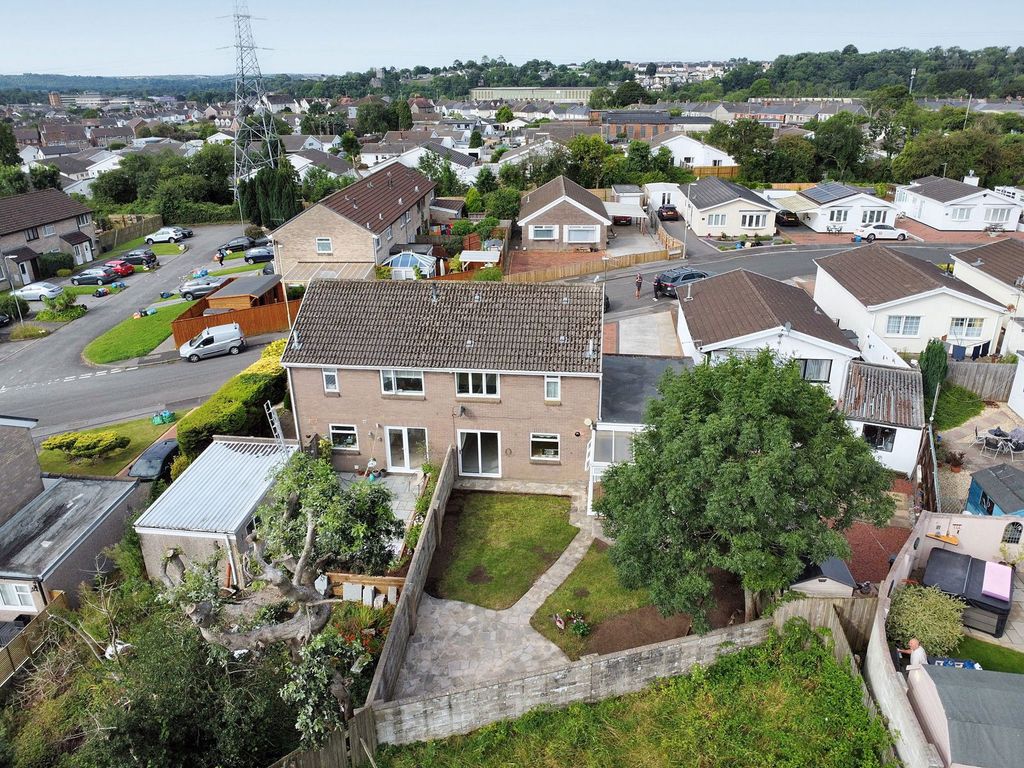 Property photo 2 of 31