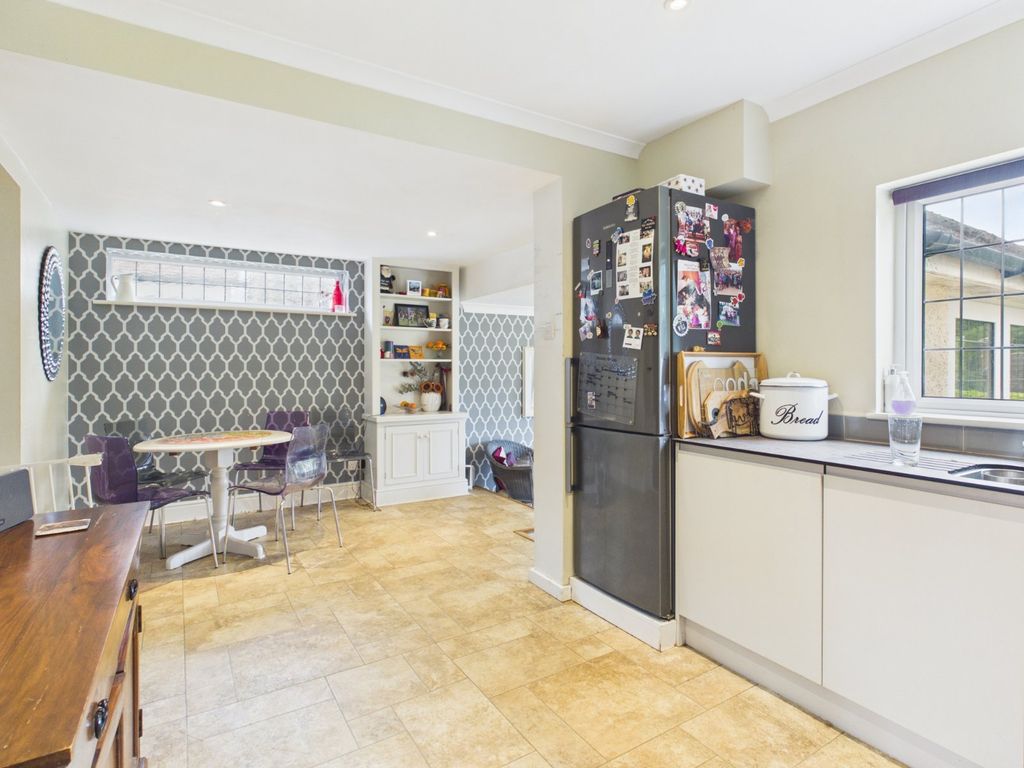 Property photo 3 of 20 Kitchen/Breakfast