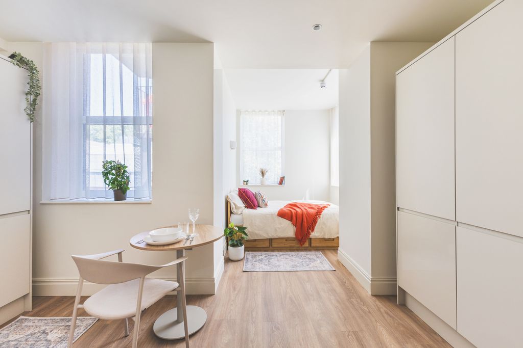 Property photo 1 of 12 Grand Studio