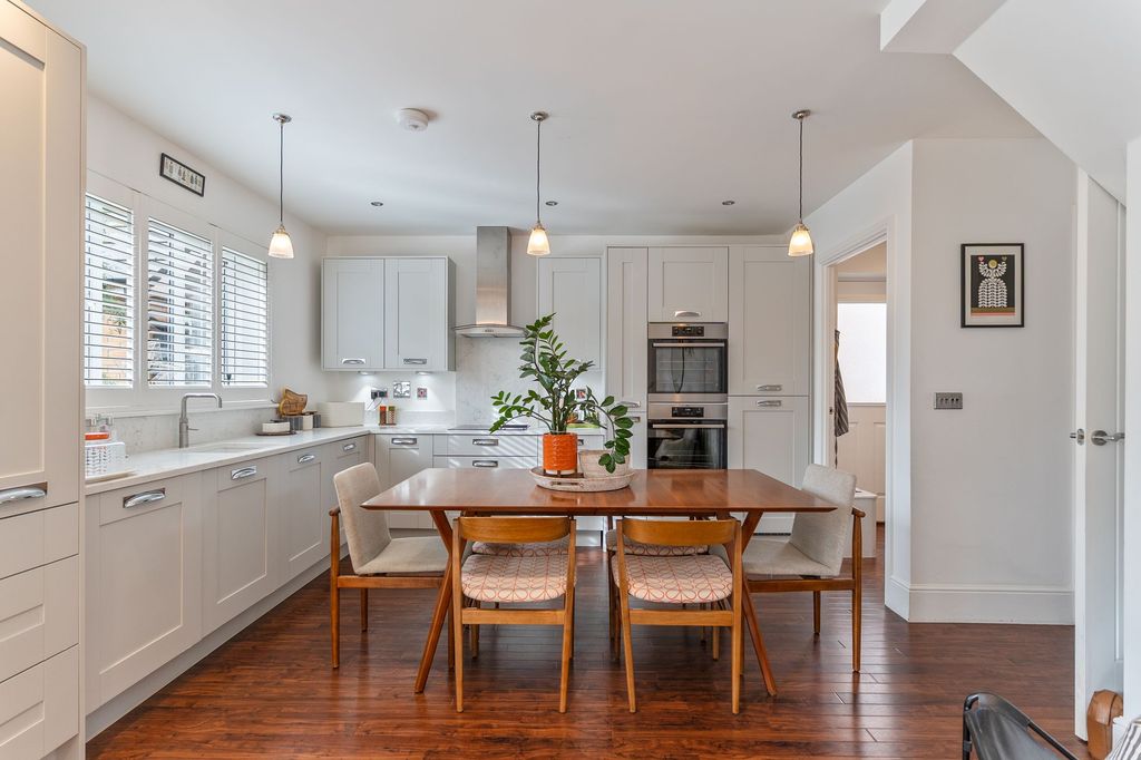 Property photo 3 of 31