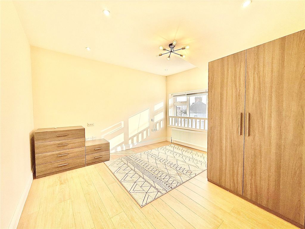 Property photo 3 of 9 Picture No. 12