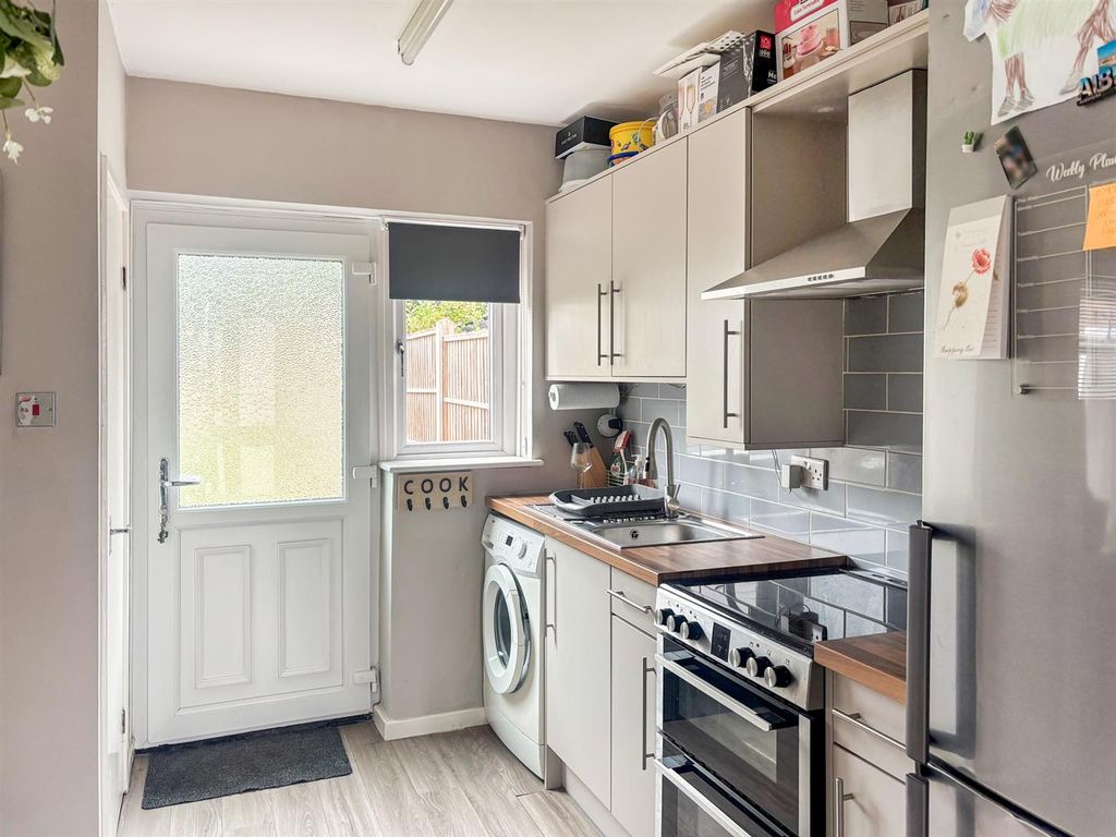 Property photo 3 of 12 Kitchen