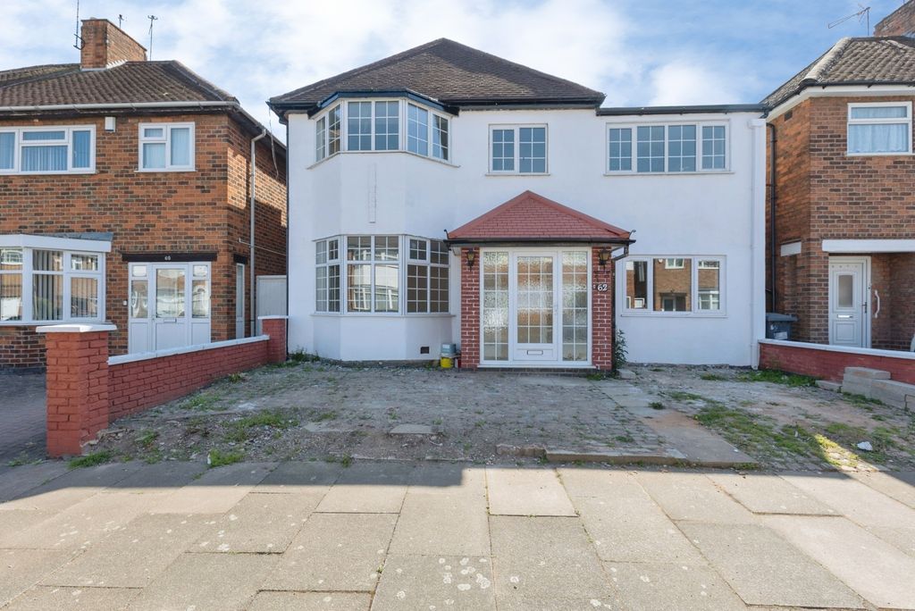 Property photo 1 of 16 Front