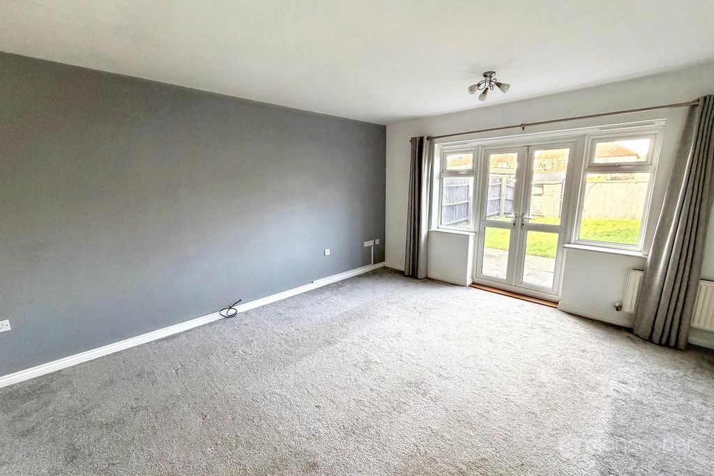 Property photo 3 of 13 4882815