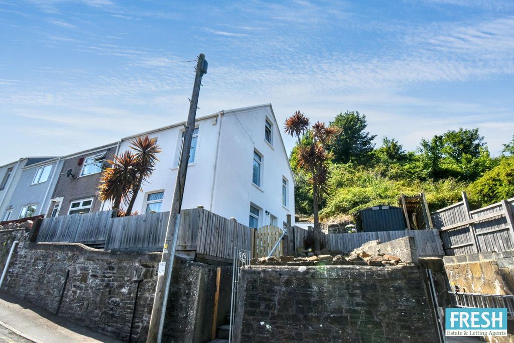 Property photo 3 of 44