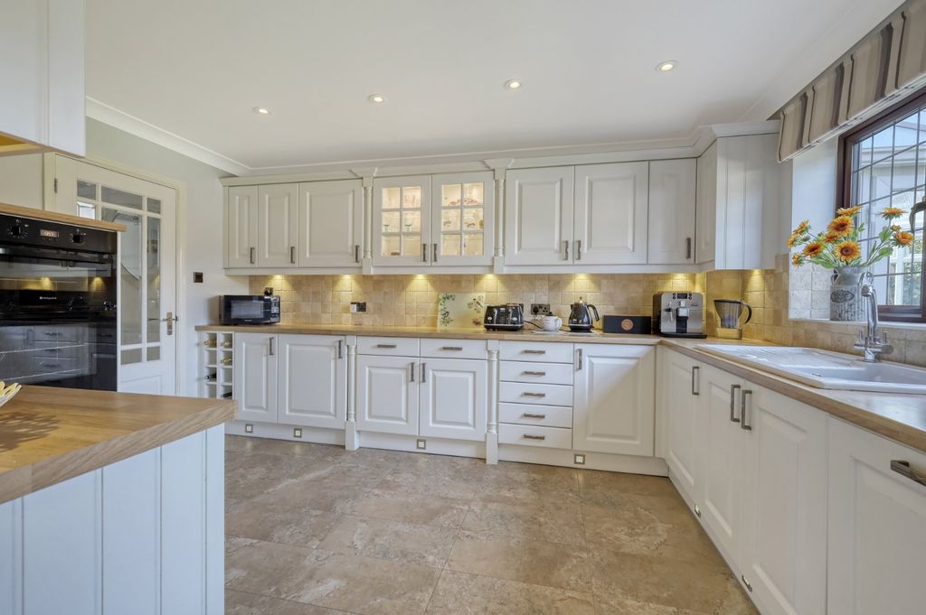 Property photo 3 of 36 Picture No. 71