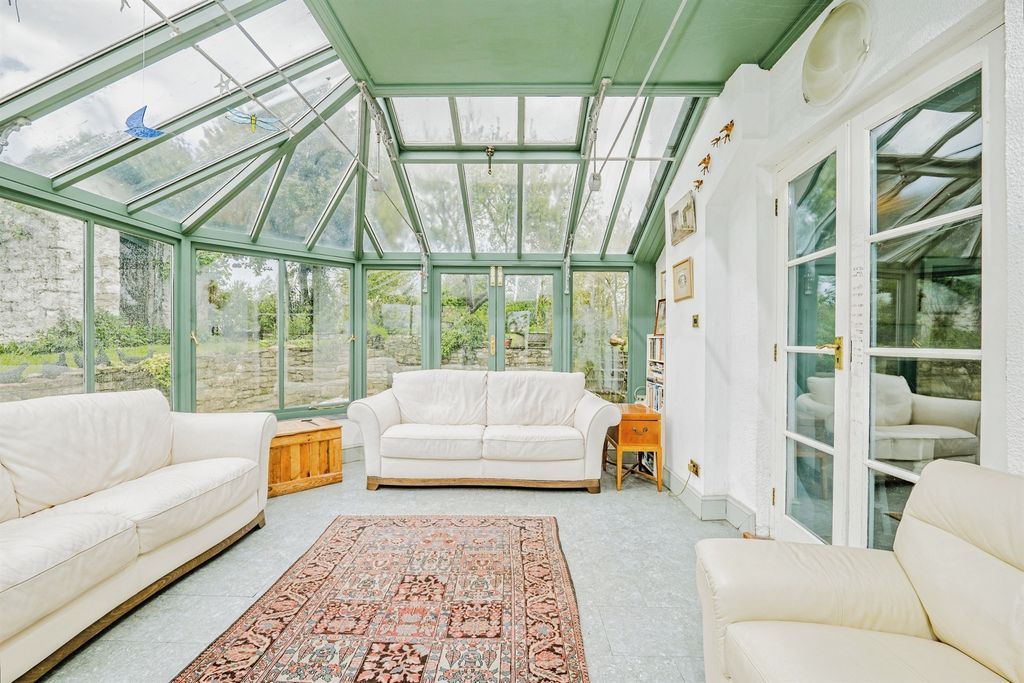 Property photo 3 of 33