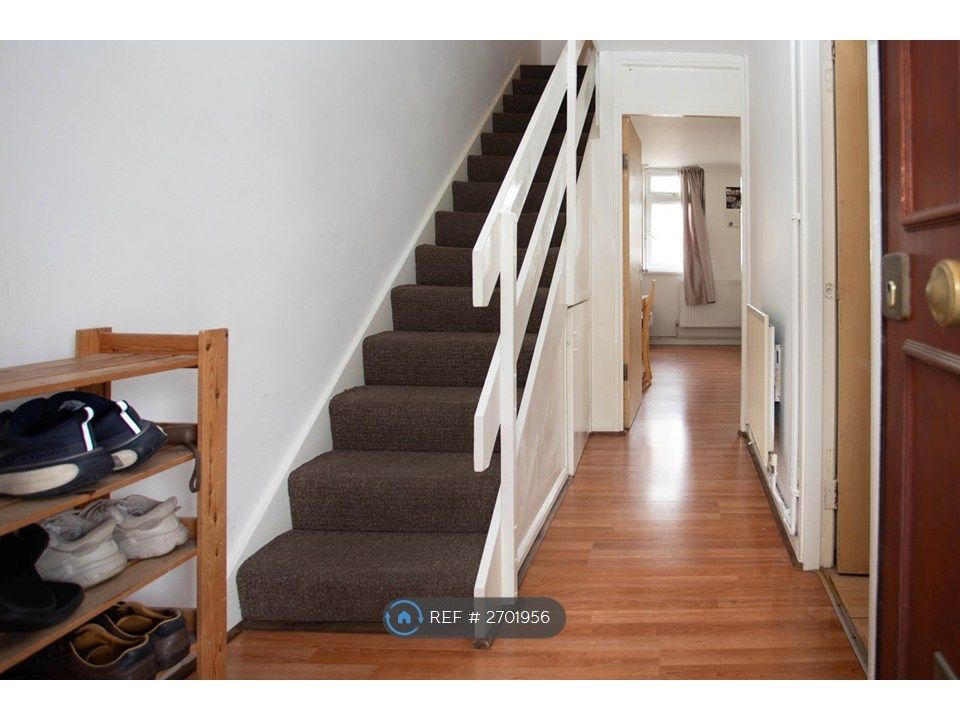 Property photo 1 of 9 Hallway