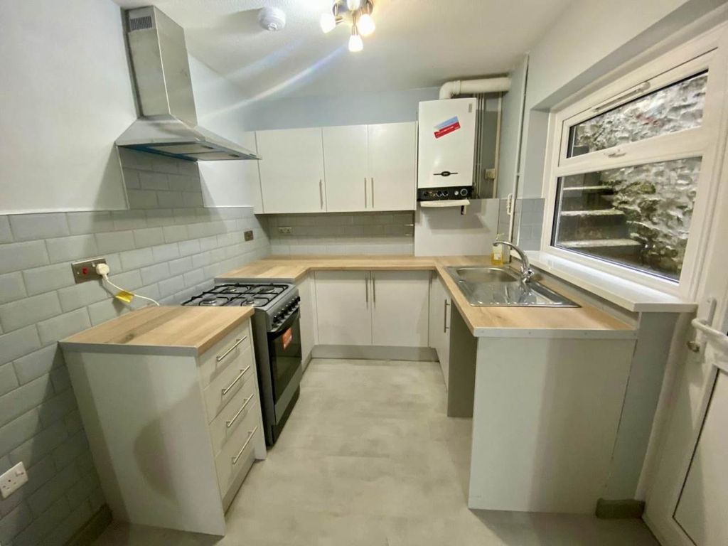 Property photo 2 of 19 Kitchen 1