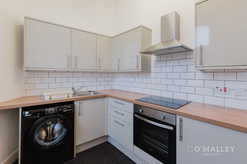 Property photo 2 of 11 Kitchen