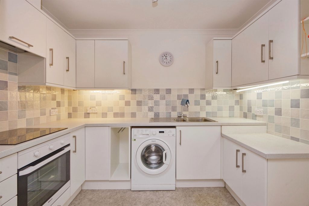 Property photo 2 of 13