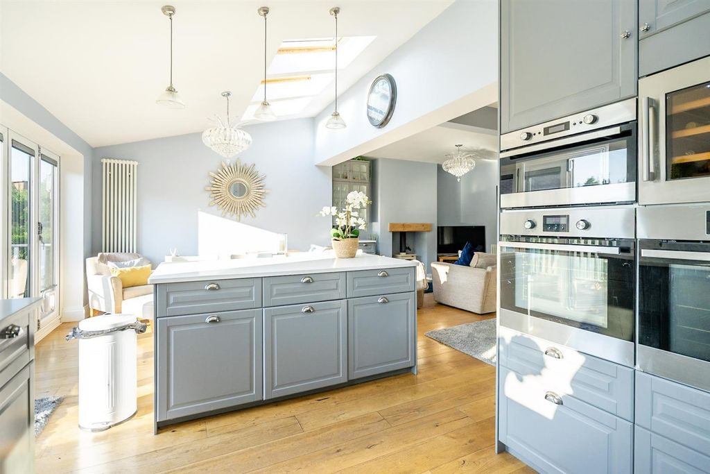 Property photo 2 of 19 Kitchen