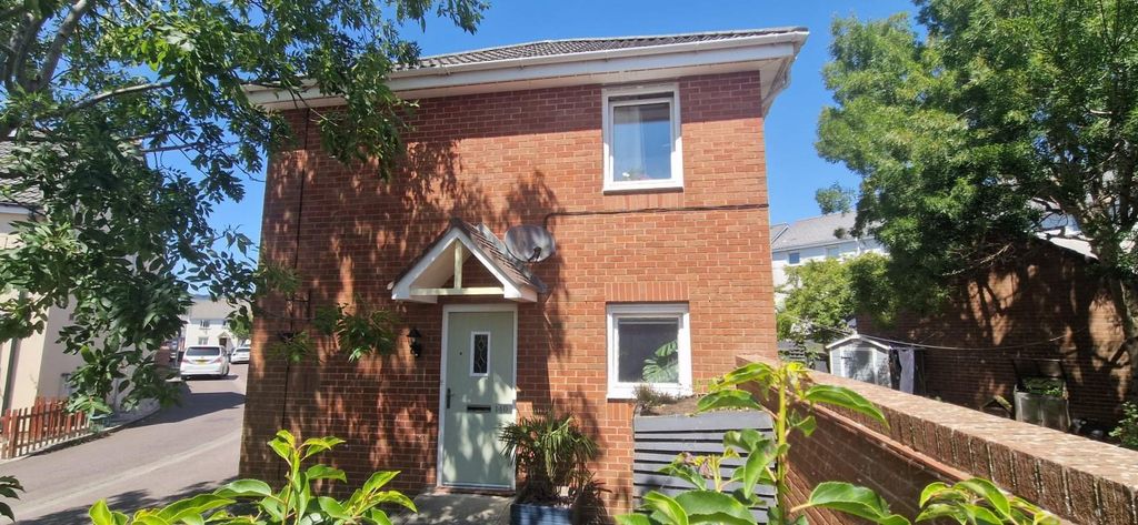 Property photo 1 of 12 Bathroom.Jpg