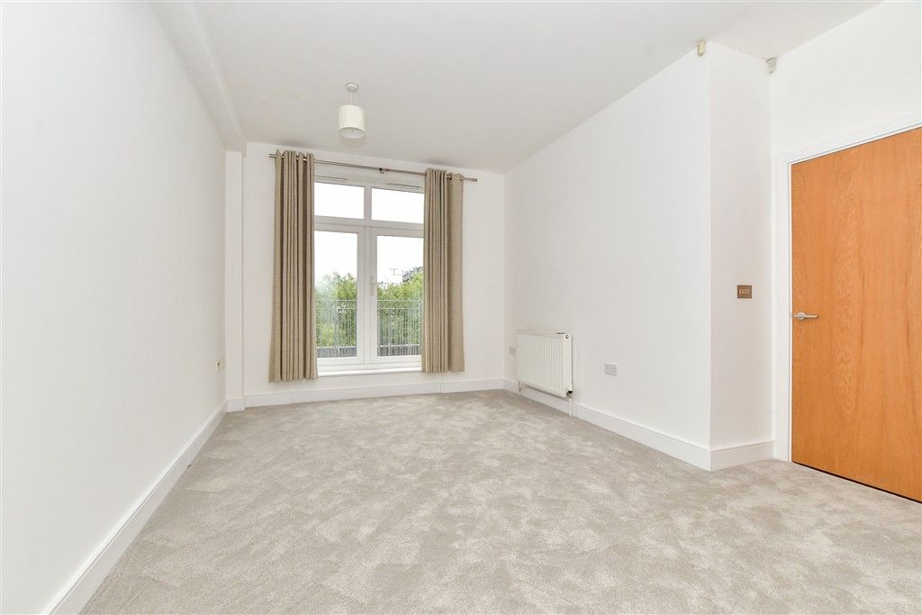 Property photo 3 of 10 Living Area