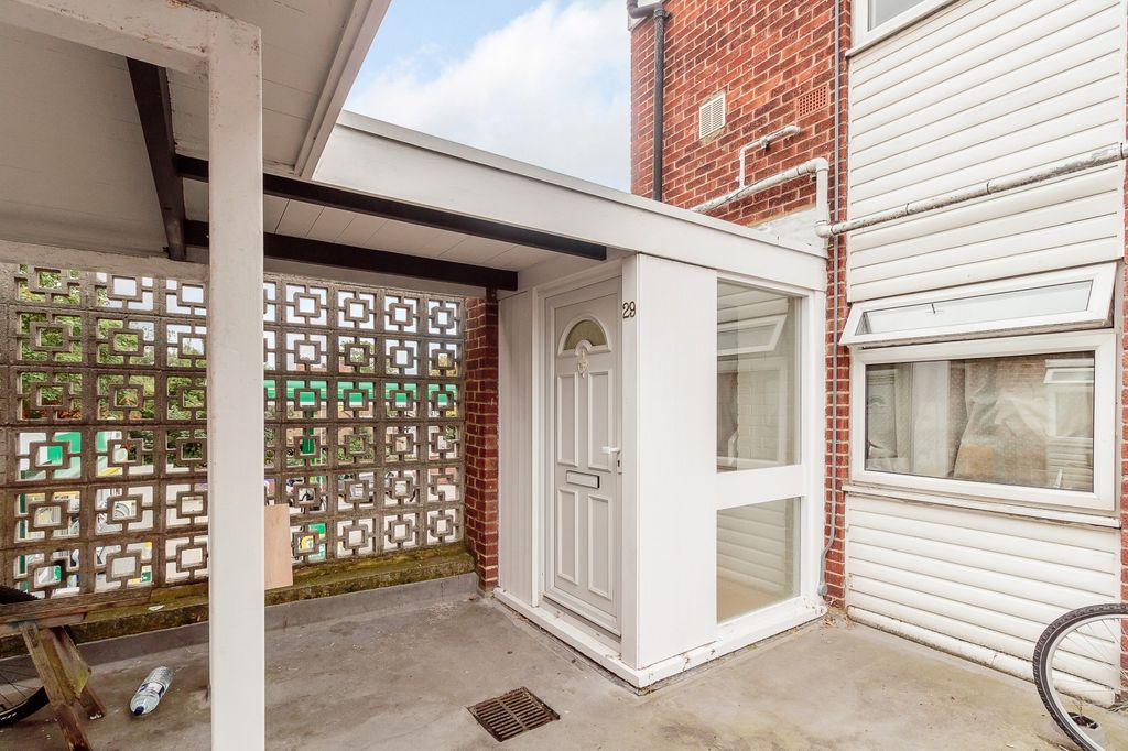 Property photo 1 of 8 Entrance