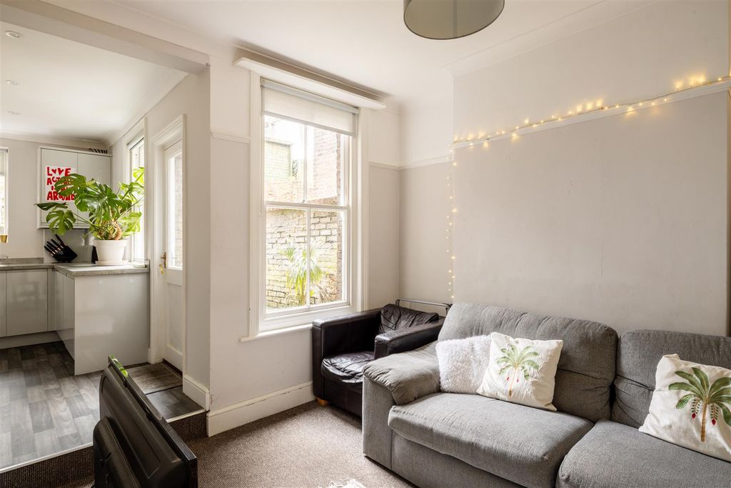 Property photo 3 of 18