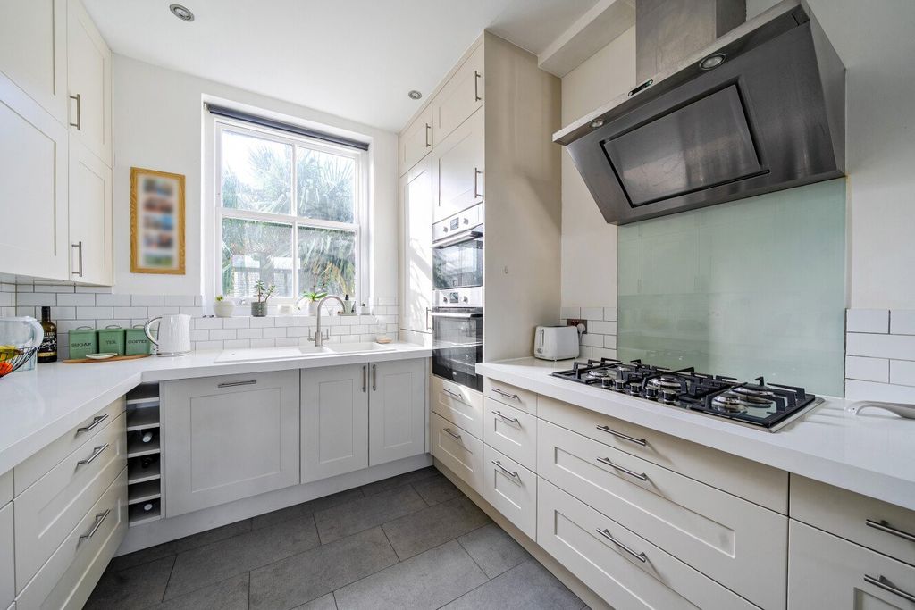 Property photo 2 of 16 Picture No. 28