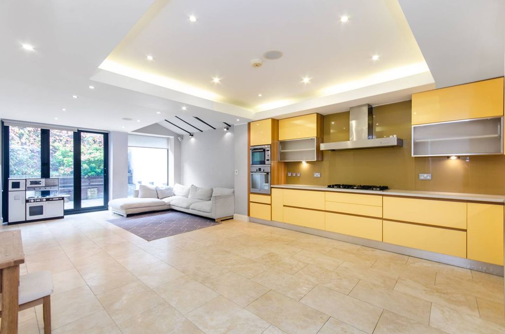 Property photo 1 of 24