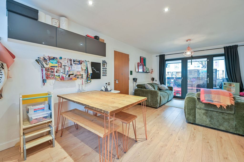 Property photo 2 of 11