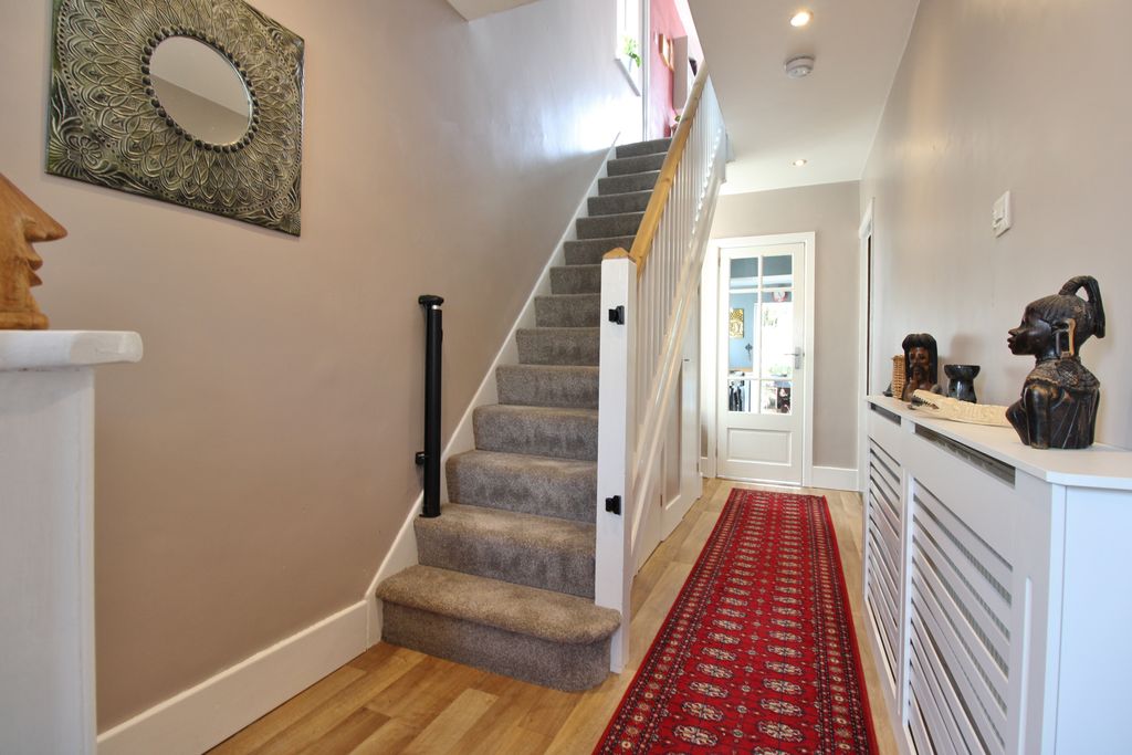 Property photo 2 of 30