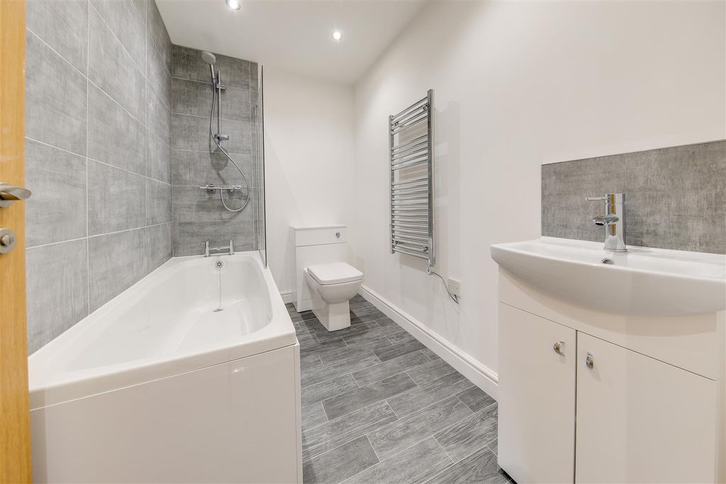 Additional image 10 of 5 bed flat for saleBack Lane, Rawtenstall, Rossendale BB4