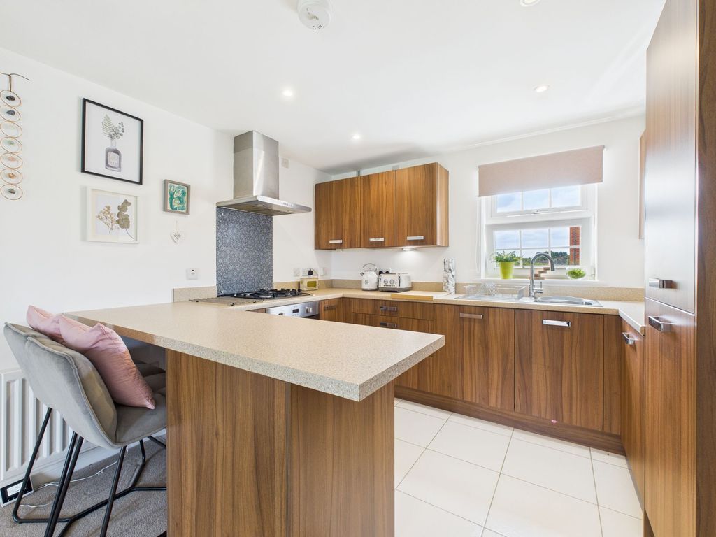 Property photo 3 of 16 Kitchen Area
