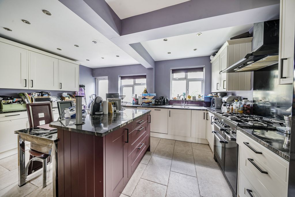 Property photo 3 of 18 1325343-6-687657c...