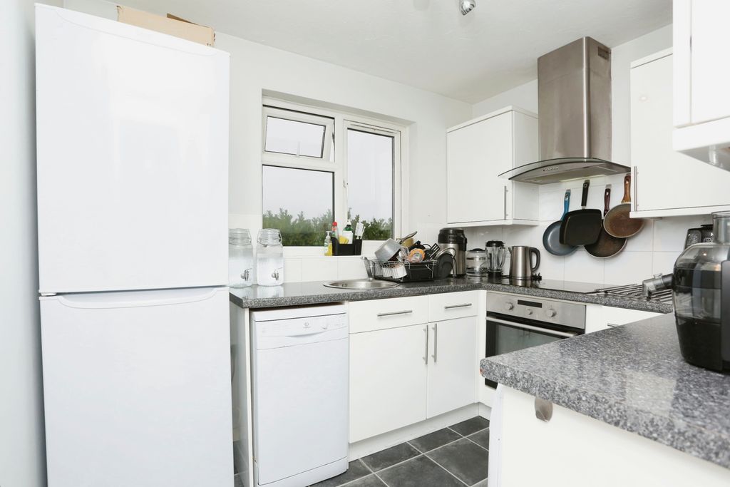 Property photo 3 of 12 Kitchen