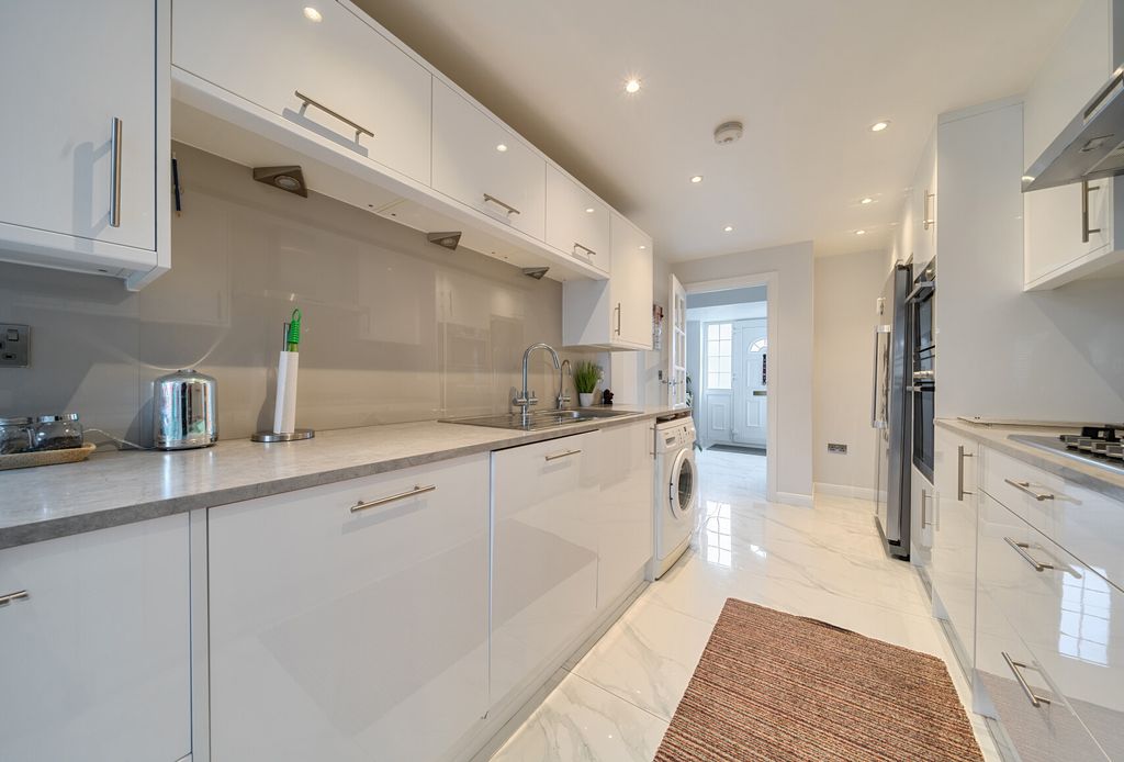 Property photo 3 of 21 1416589-11-6995De...