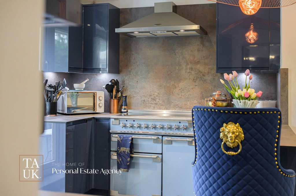 Property photo 3 of 42