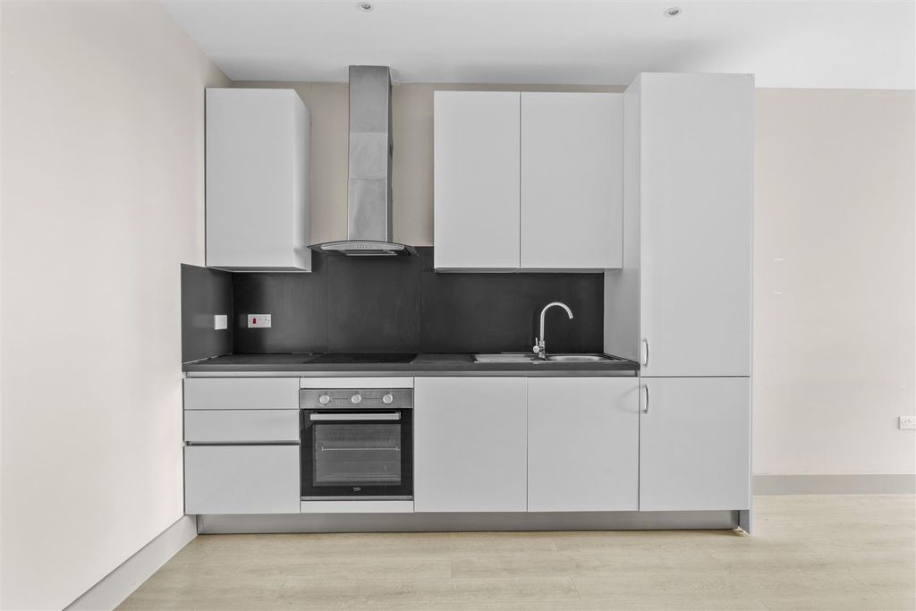 Property photo 2 of 7 Kitchen