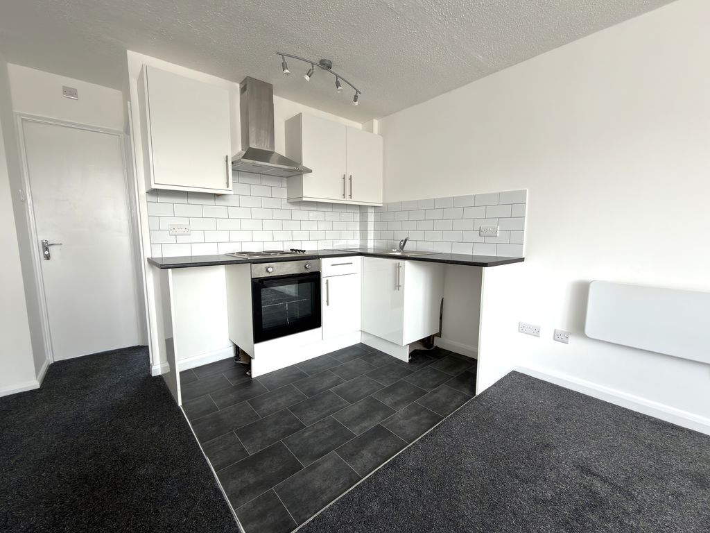 Property photo 2 of 7 Kitchen