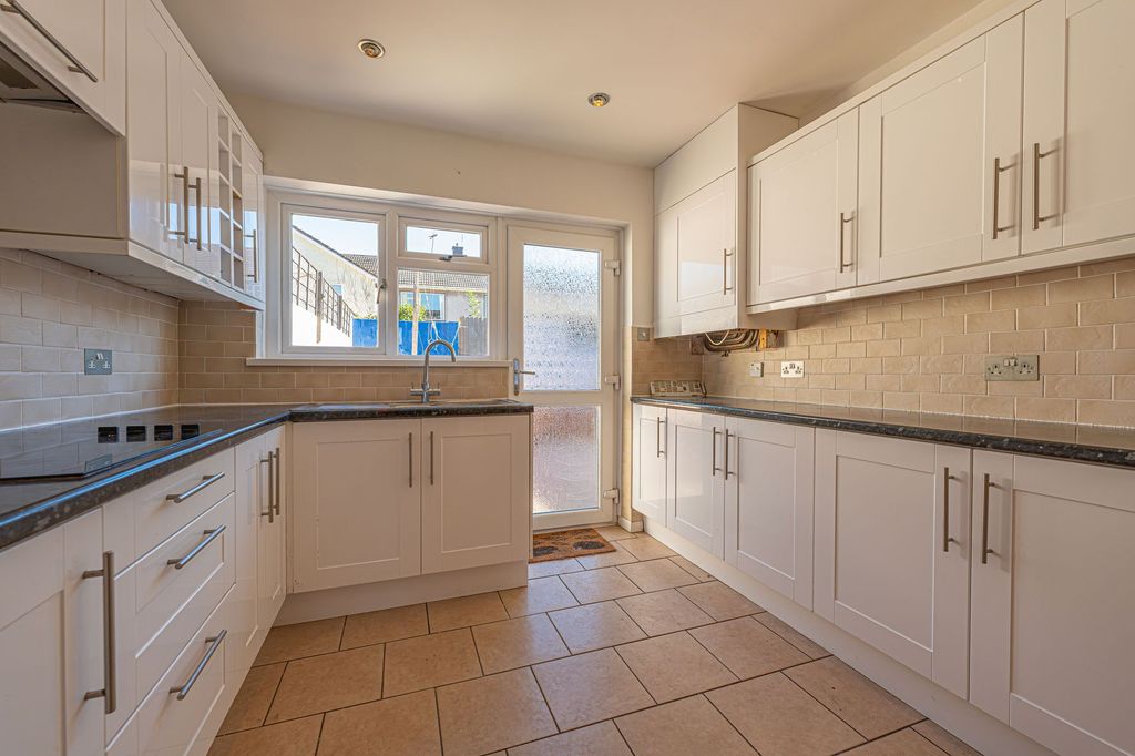 Property photo 2 of 36