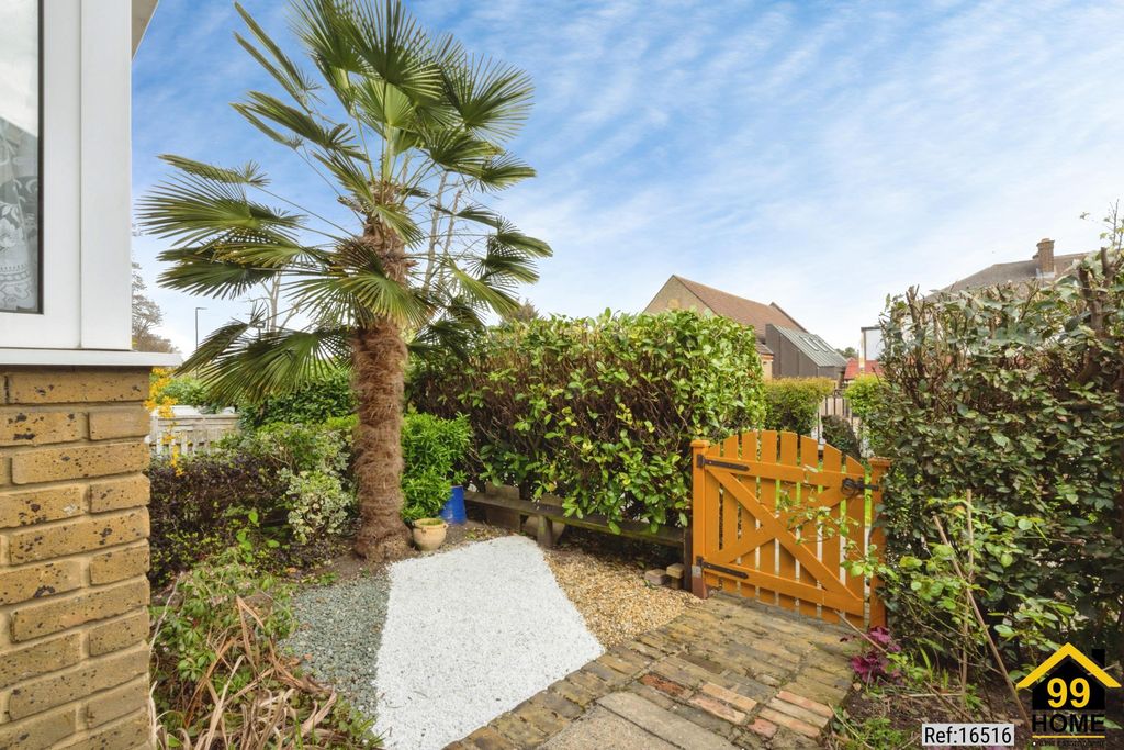 Property photo 3 of 27 Photo 2