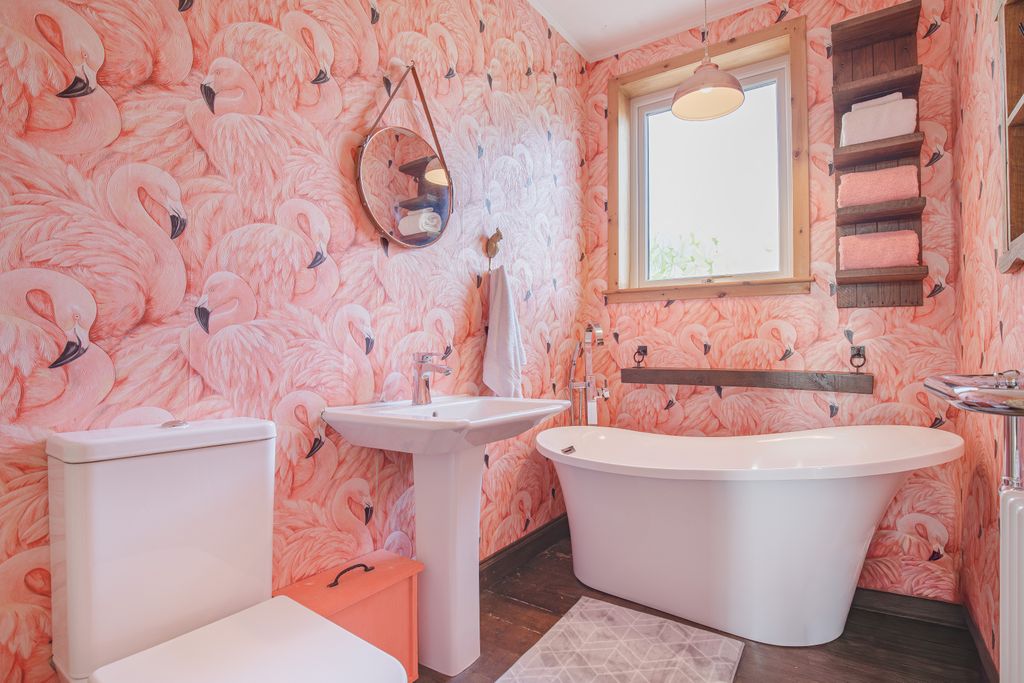 Property photo 3 of 14 Bathroom (4)